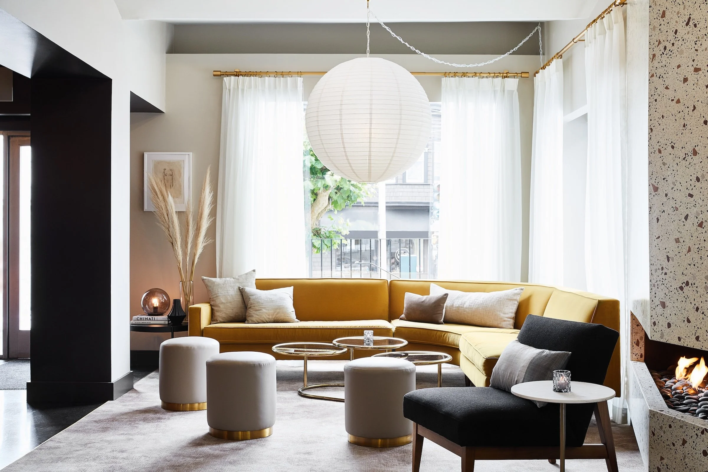 Laurel Inn bar area is a half-block from sacramento street