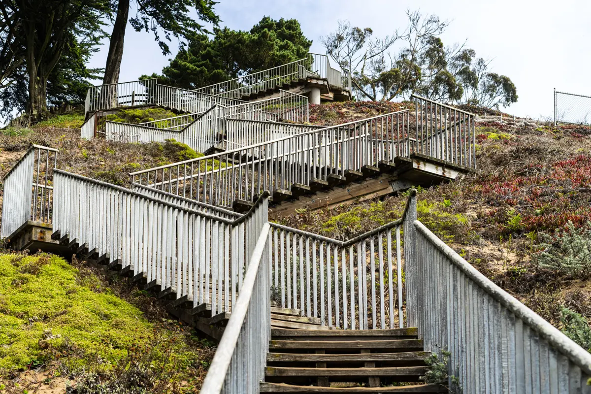 grandview park stairs to the top of grandview park in San Francisco's sunset district