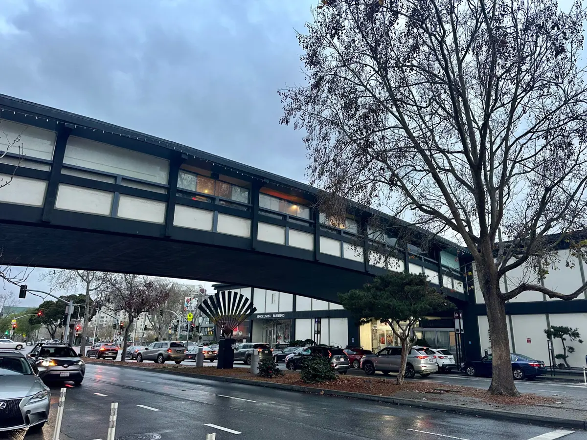bridge over webster street in japantown connecting japan center malls