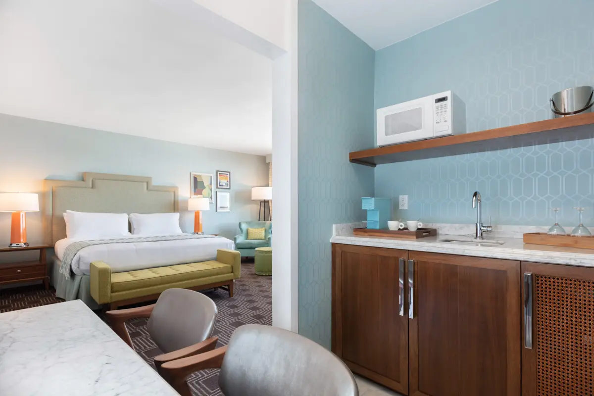 The Laurel Inn King Room with kitchenette, ideal for families staying in presidio heights