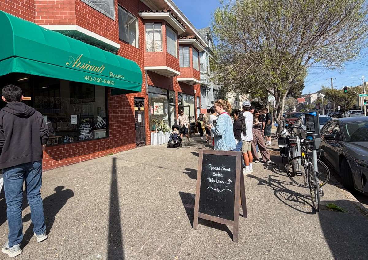 arsicault bakery line up near clement street san francisco