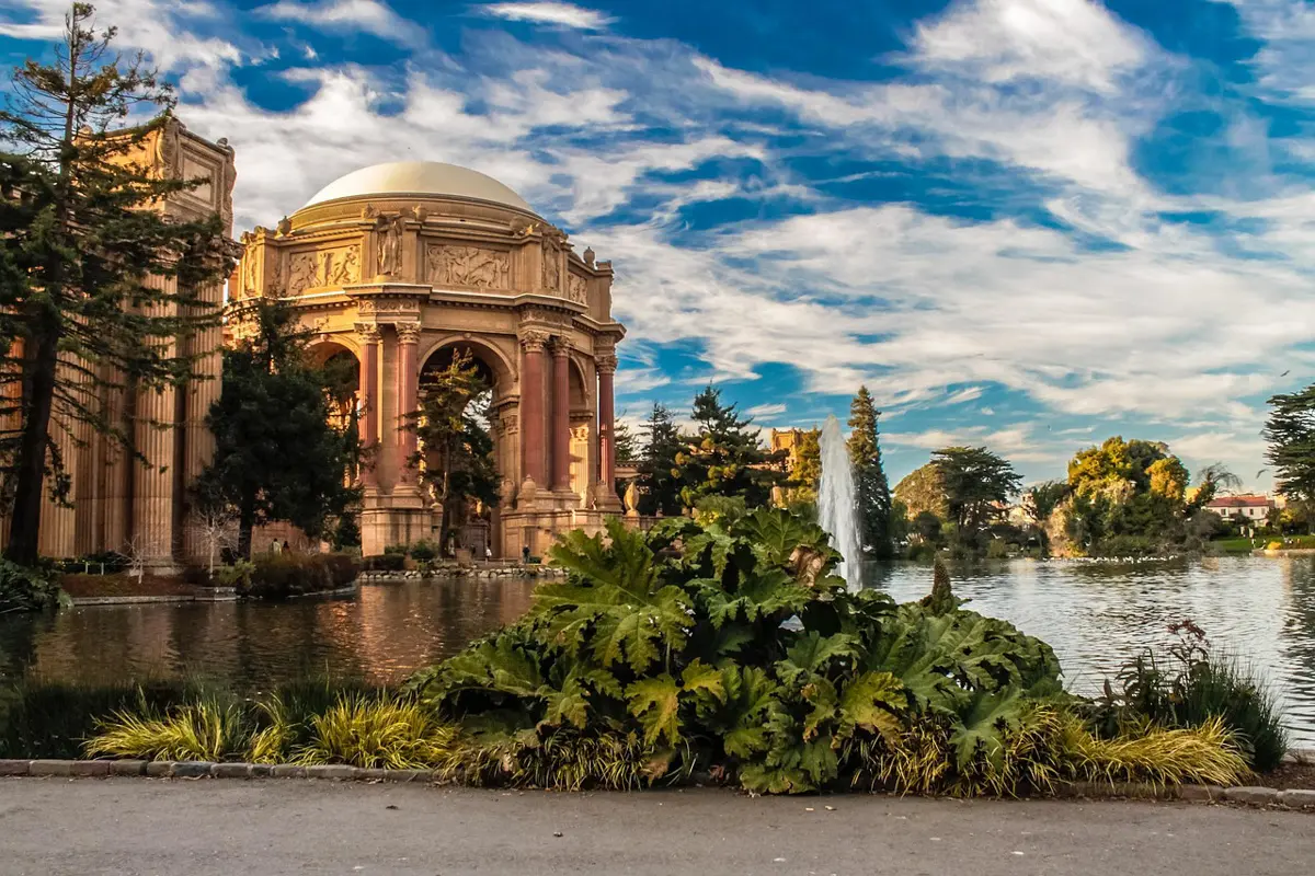 palace of fine arts in the marina district of san francisco