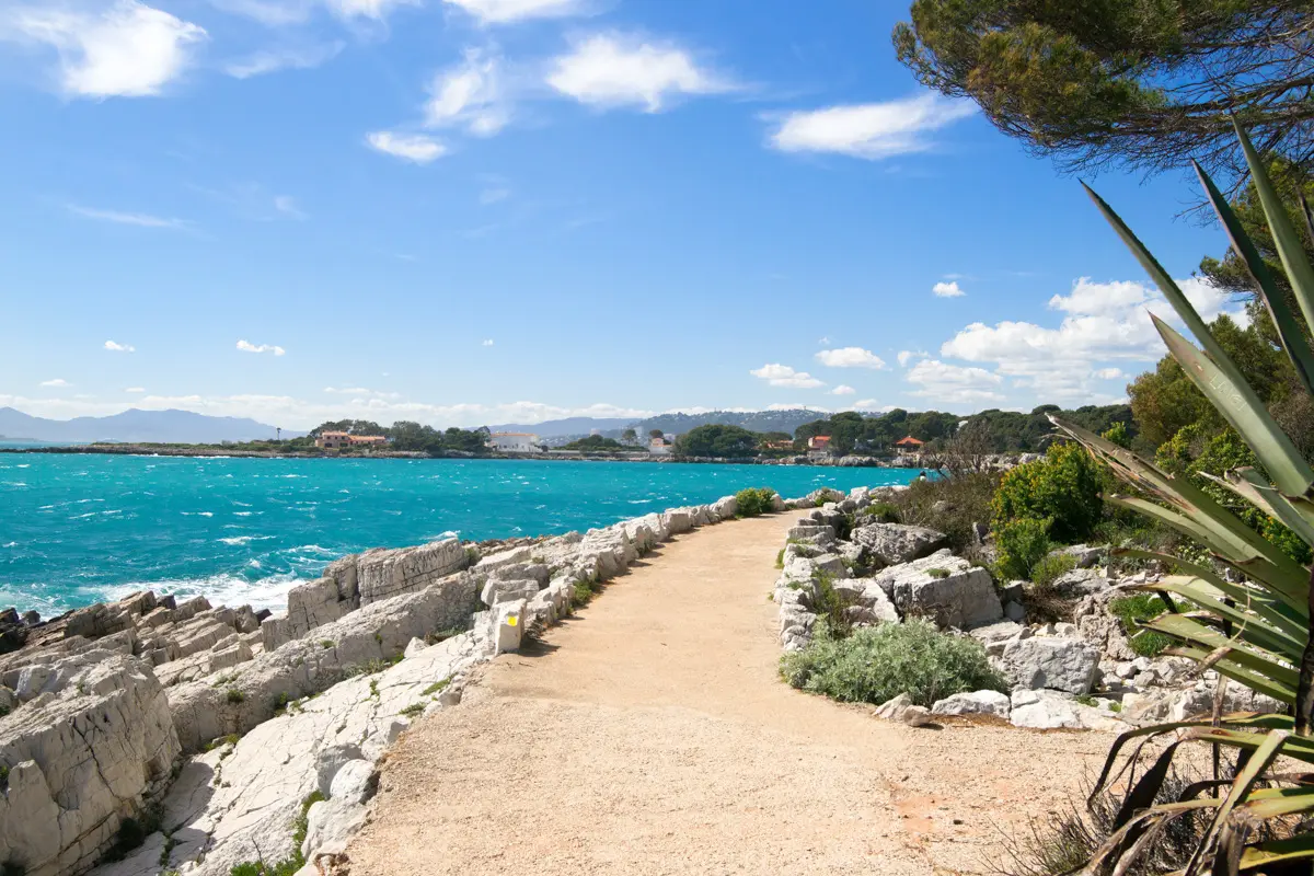 cap d'antibes tirepoil foot path on the french riviera