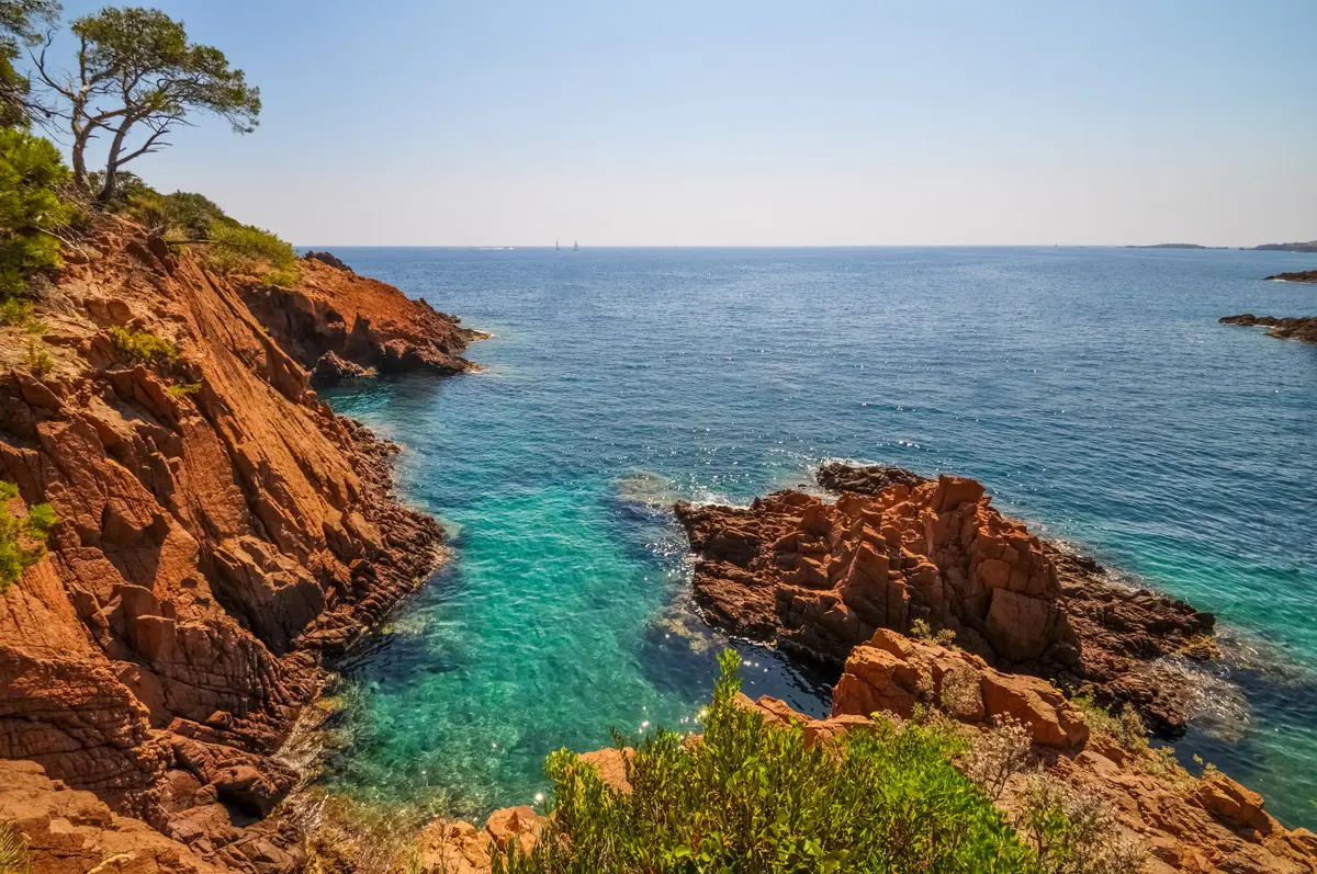 red rocks and rocky cliffs of the esterel mountains french riviera