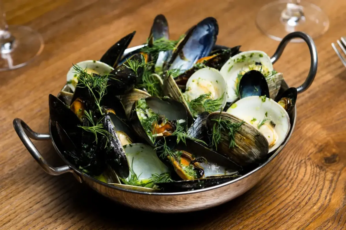 mussels at cache in the inner sunset neighborhood in san francisco