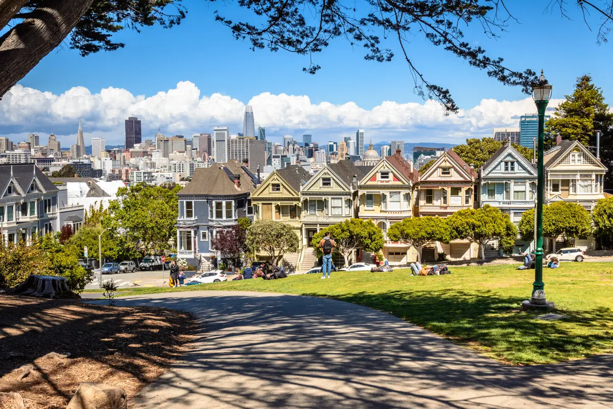 viewpoint from Alamo Square in San Francisco