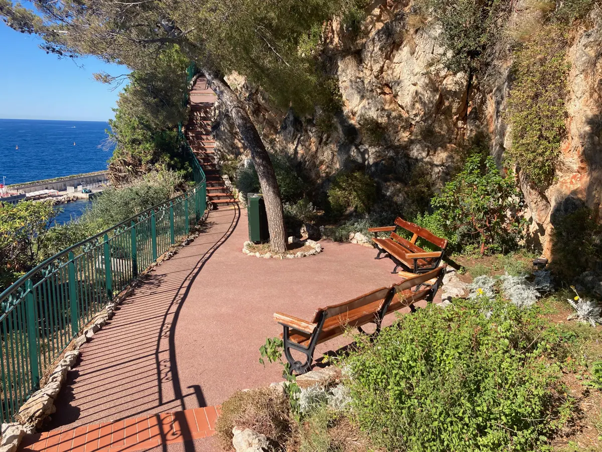 benches in saint martin gardens in Monaco