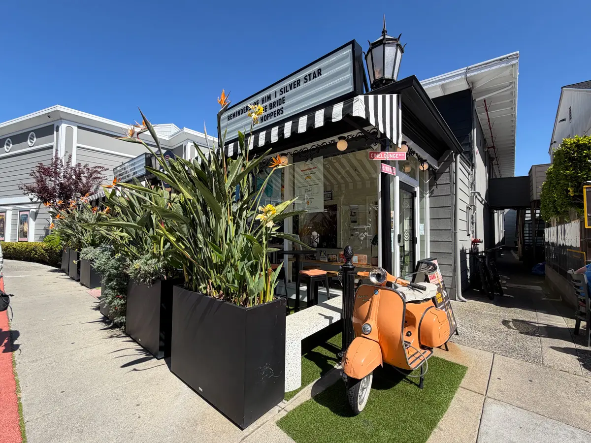 cinelounge tiburon with scooter
