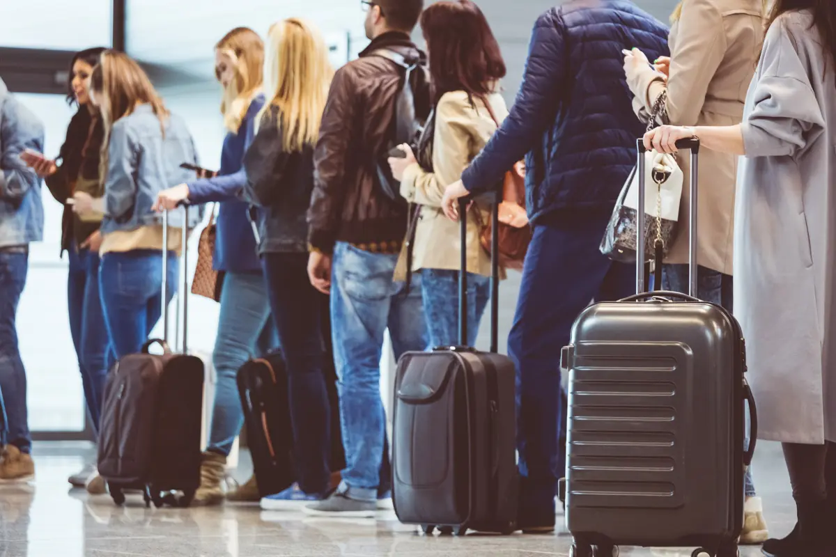 airport luggage line