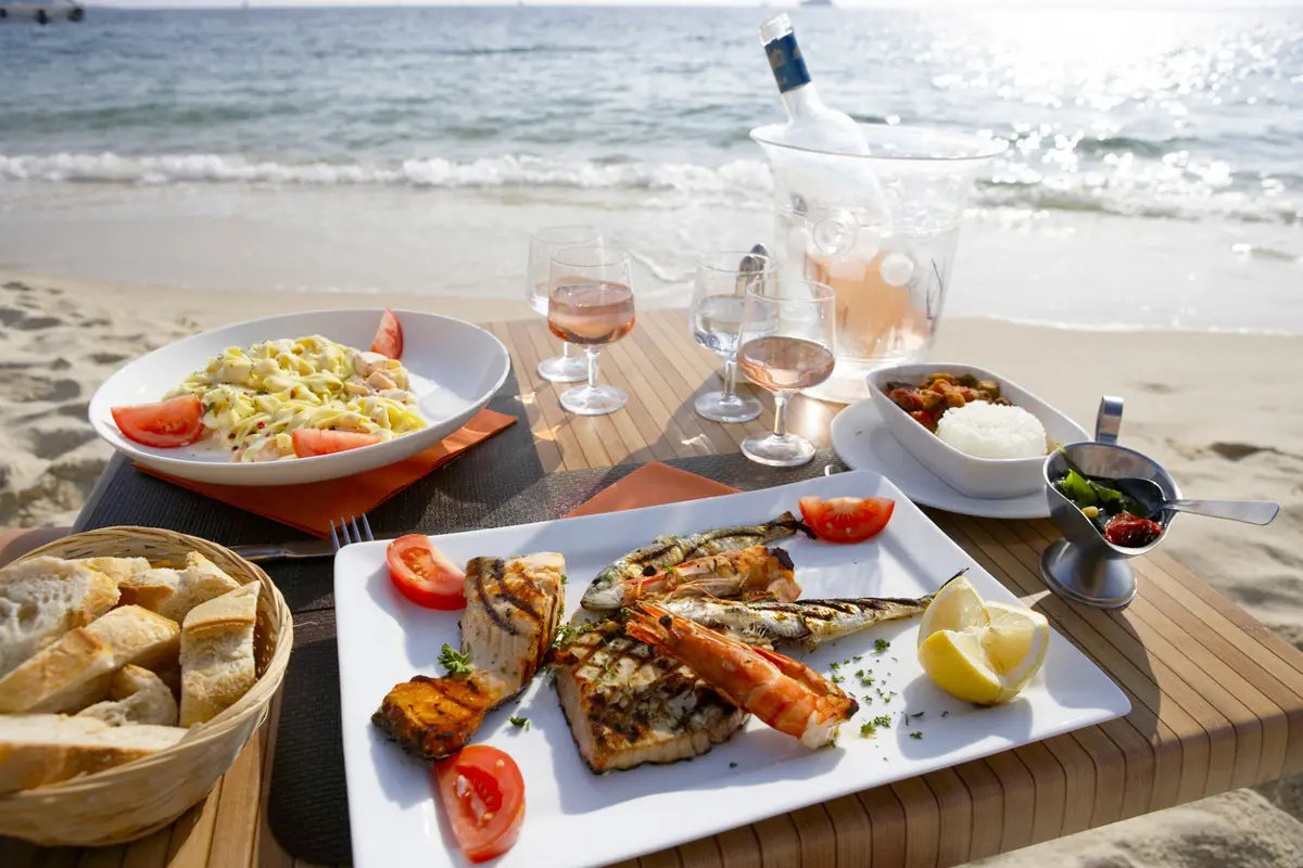 dining seaside on the French Riviera