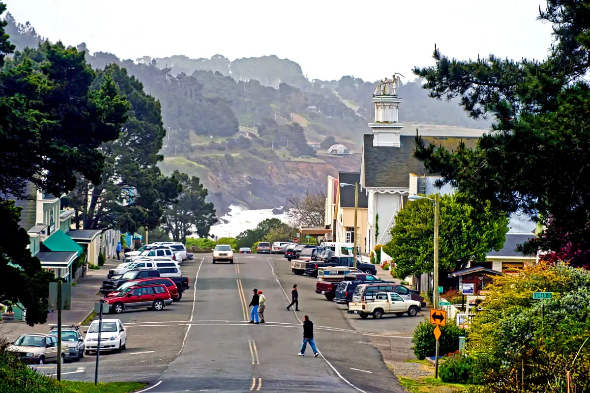 street scene in mendocino california