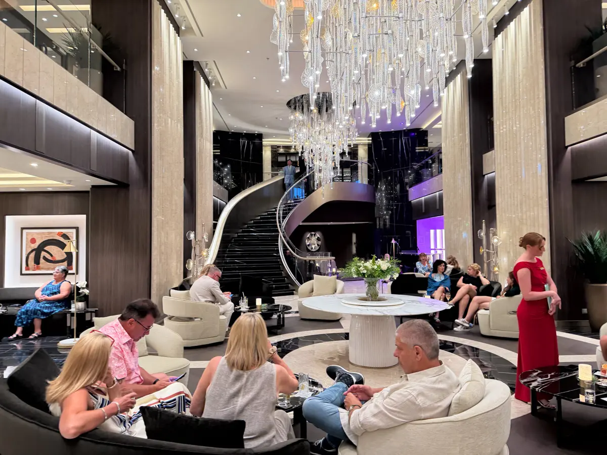 lobby bar