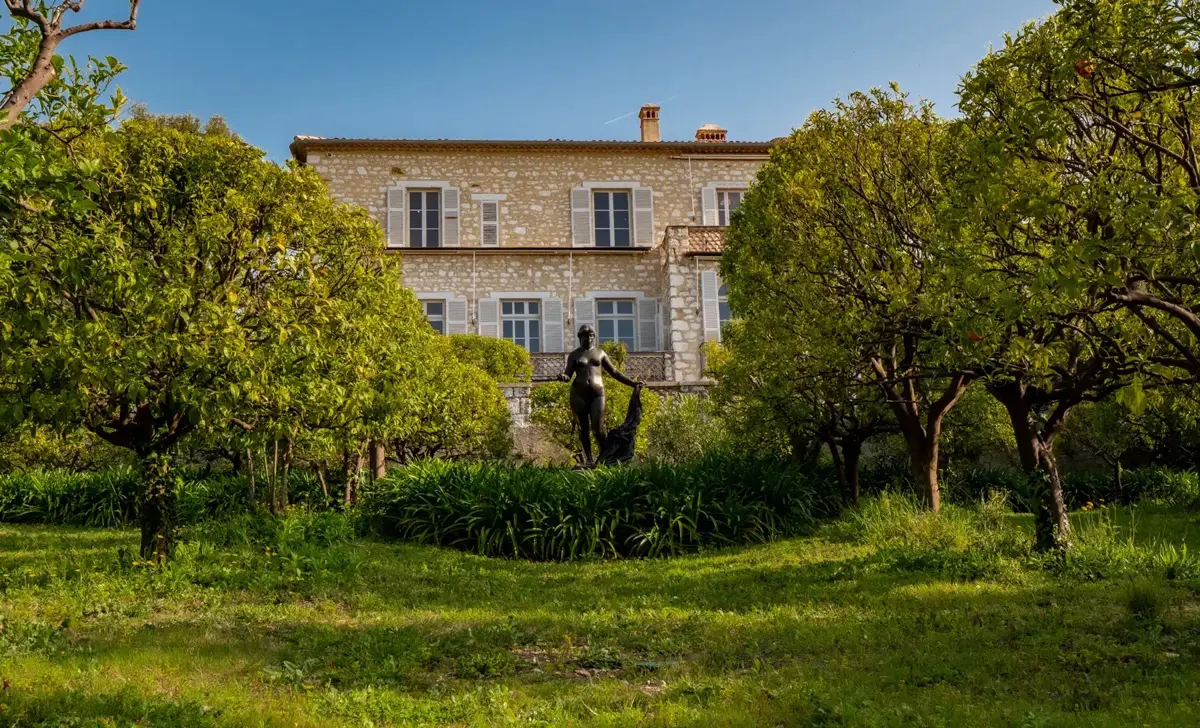 the Renoir Museum occupies the last home of the painter Pierre-Auguste Renoir (1841-1919)