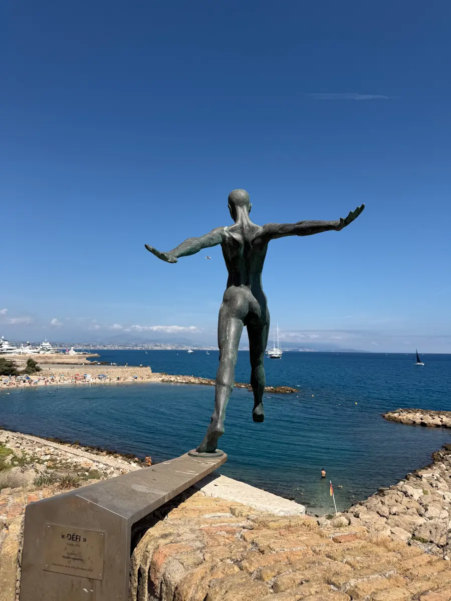 Nicolas Lavarenne’s dramatic bronze figure appears to step right off the ramparts and into the Mediterranean in Antibes