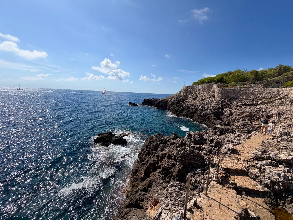 tire poil trail in antibes