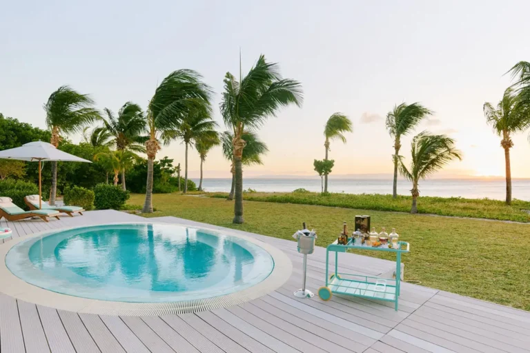 miavana time+ tide pool deckw ith palm trees and ocean view photo by Dylane Cabano
